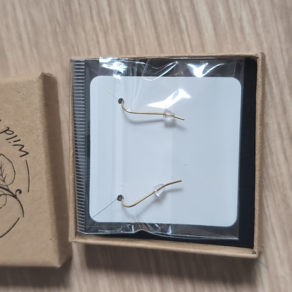 AUNTESIGN | Women's Forget-Me-Not Gold Plated Pressed Wildflower Earrings - Picture 6 of 6